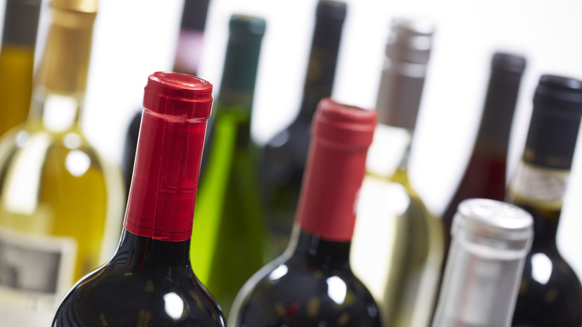 Диетолог Соломатина назвала алкоголь опасным для мозга