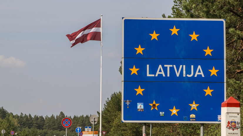 Посольство России выразило возмущение сносом памятников советским воинам в Латвии
