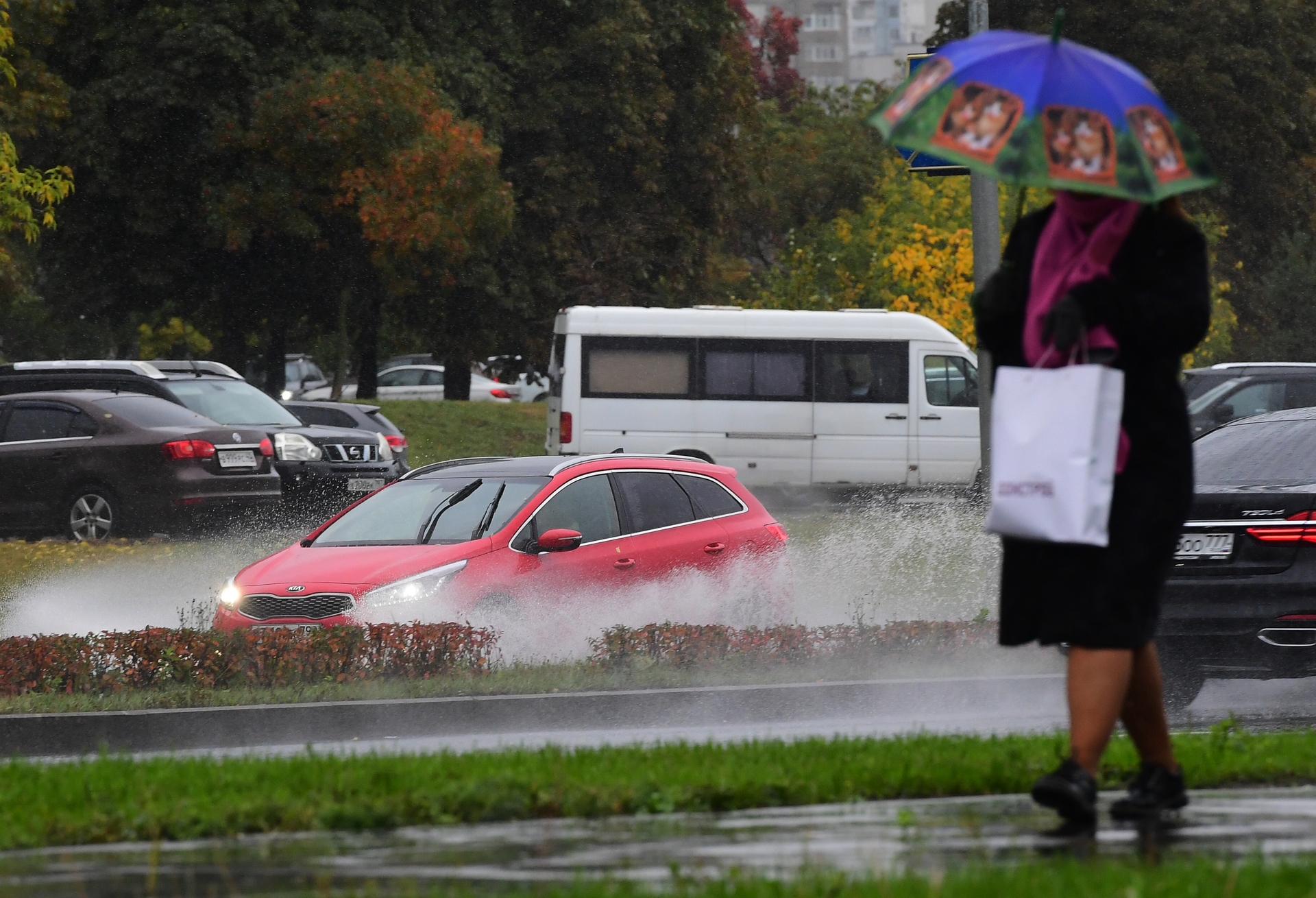 Новости на дожде ютуб сегодняшнего. Ливень. Дождь в Москве. Ливень в Москве. Дождь на улице в машине.