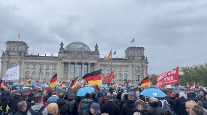 Протесты в Берлине перед зданием рейхстага
