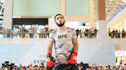 Махачев и Оливейра устроили перепалку на пресс-конференции UFC