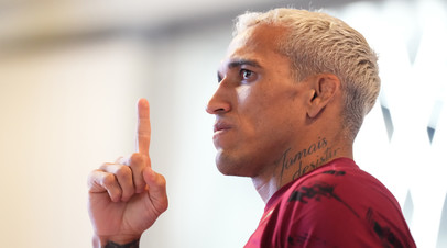 Махачев и Оливейра провели дуэль взглядов перед UFC 280