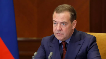 Медведев: выпуск вооружений в России от танков до дронов кратно увеличивается