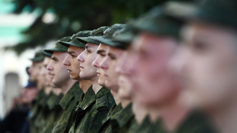Денежное довольствие военнослужащих в России с 1 октября повысили на 4%