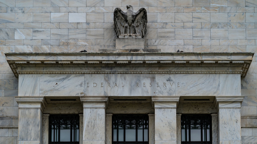 «Увеличение риска»: почему резкий рост ставки ФРС может угрожать экономике США