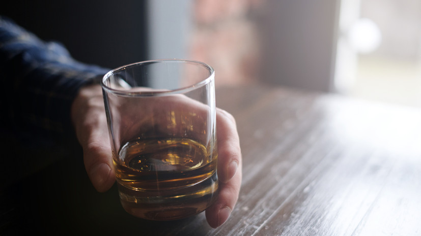 Нарколог Скрябин посоветовал не снимать стресс алкоголем