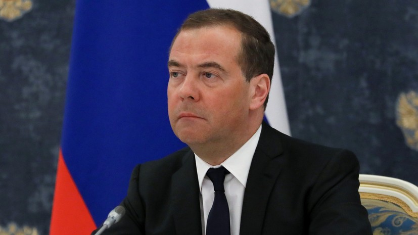 Медведев заявил, что Россия сражается за своих людей и землю