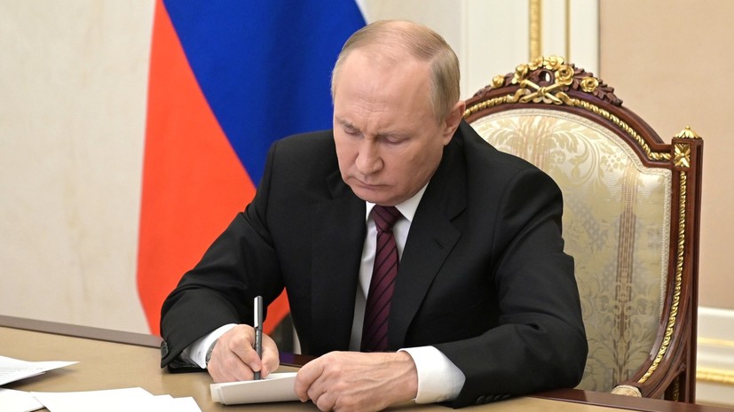 Путин подписал закон о статусе добровольцев