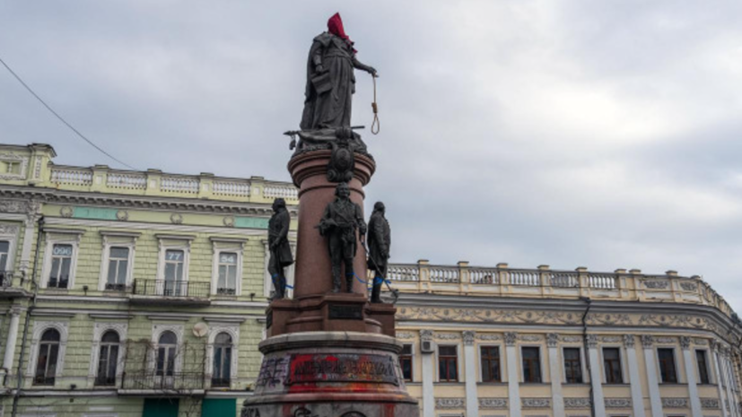В Одессе начали подготовительные работы перед сносом памятника Екатерине II