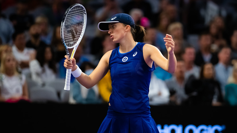 Свёнтек объяснила поражение от Соболенко в полуфинале Итогового турнира