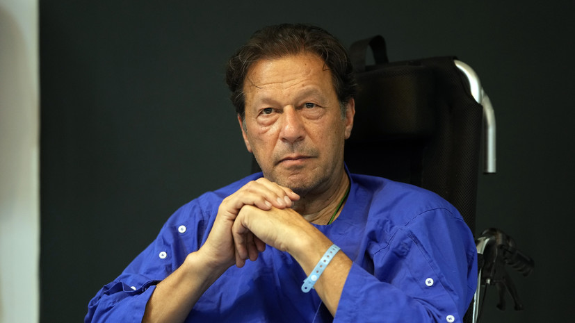 Экс-премьер Пакистана выписан из госпиталя после ранения ног
