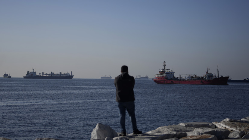 Министр обороны Турции Акар: Анкара предложит продлить действие продуктовой сделки на год