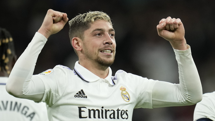 Вальверде пробил неточно, и мяч прилетел на балкон жилого дома