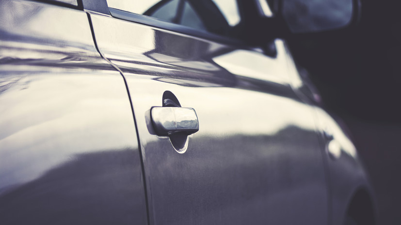 Автоэксперт Субботин посоветовал проветривать машину для предотвращения замерзания дверей