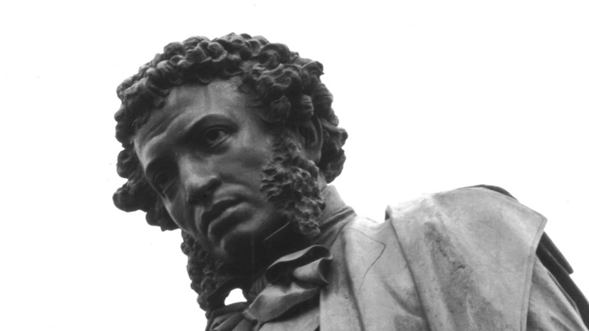 Вандалы осквернили памятник Пушкину в Одессе