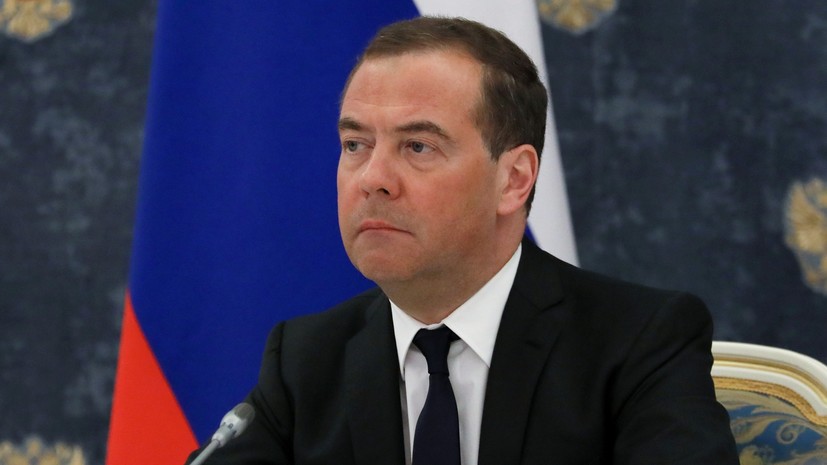 Медведев: понятие территориального суверенитета в России никуда не исчезло