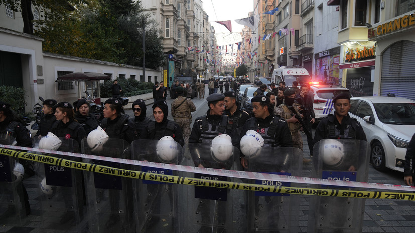 В Стамбуле усилили меры безопасности возле здания генконсульства России после взрыва