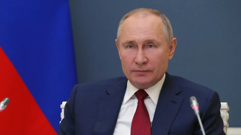 Кремль: у Путина пока нет планов контактировать с Макроном