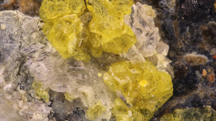 Искусственный юингит: российские учёные синтезировали самый сложный в мире минерал