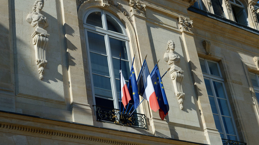 Власти Франции признали, что граждане спрашивают о целесообразности поставок оружия Киеву