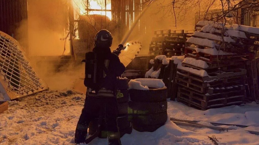 Два человека погибли при пожаре в здании на Комсомольской площади в Москве