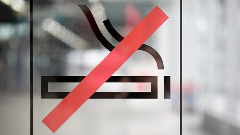 Полицейские составили протокол на стендапера Бебуришвили за курение у аэропорта Челябинска