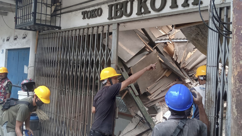 В результате землетрясения в Индонезии погибли 44 человека