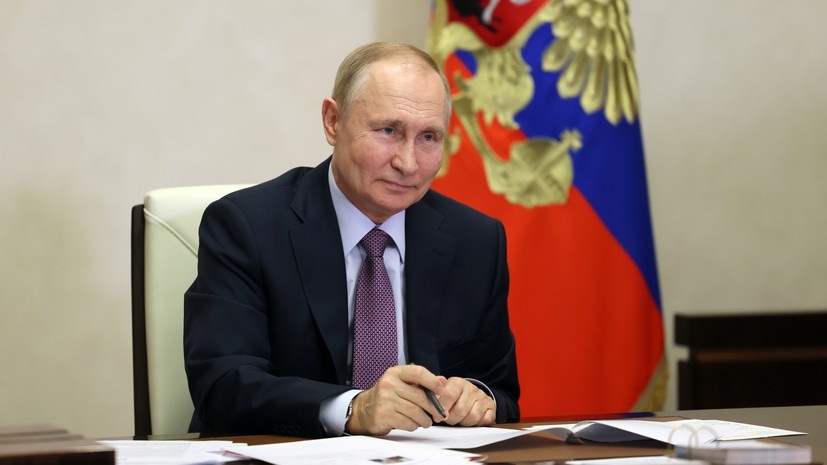 Универсальное пособие для семей, акциз на сладкие напитки и статус ветерана: Путин подписал ряд федеральных законов