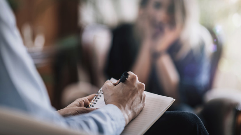 Специалист Федорович заявил об обесценивании профессии психолога из-за коучей