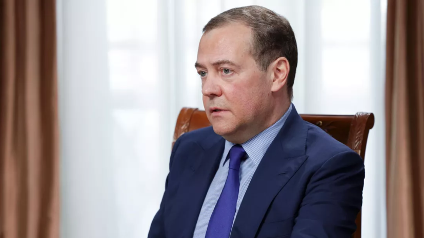Медведев призвал противника не надеяться на истощение запасов высокоточного оружия России