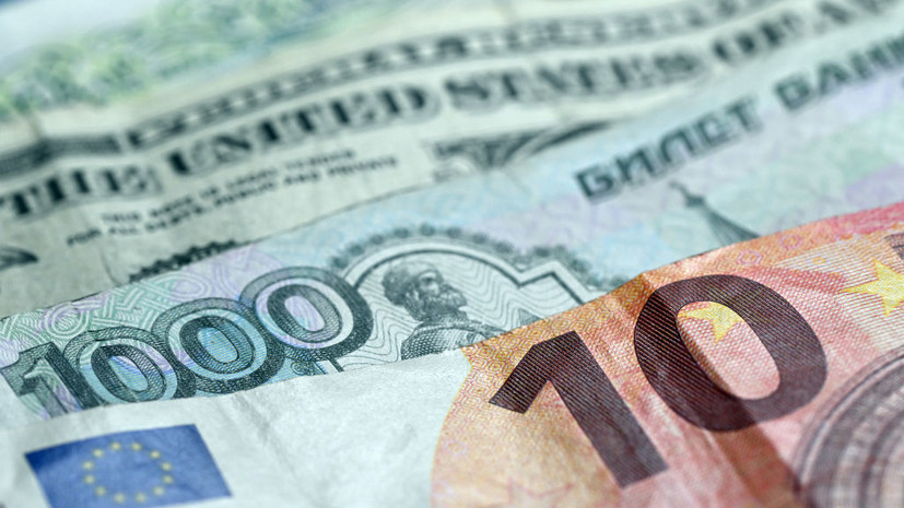 Эксперт Шахурин: рубль сохраняет стабильность к основным валютам