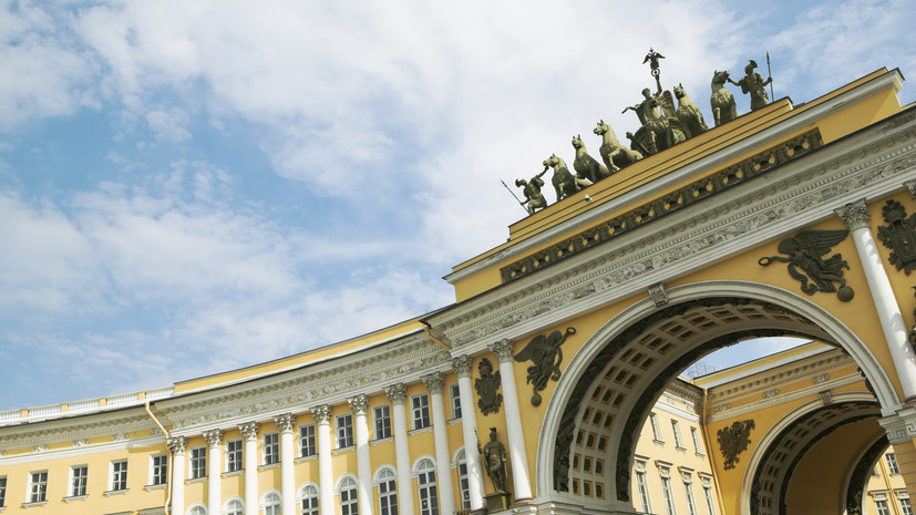 На Дворцовой площади Петербурга введут особый режим освещения с 29 ноября по 4 декабря