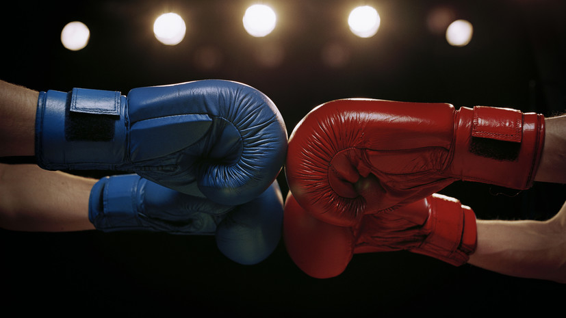 Войцеховский победил Гладуна техническим нокаутом на боксёрском турнире в Москве