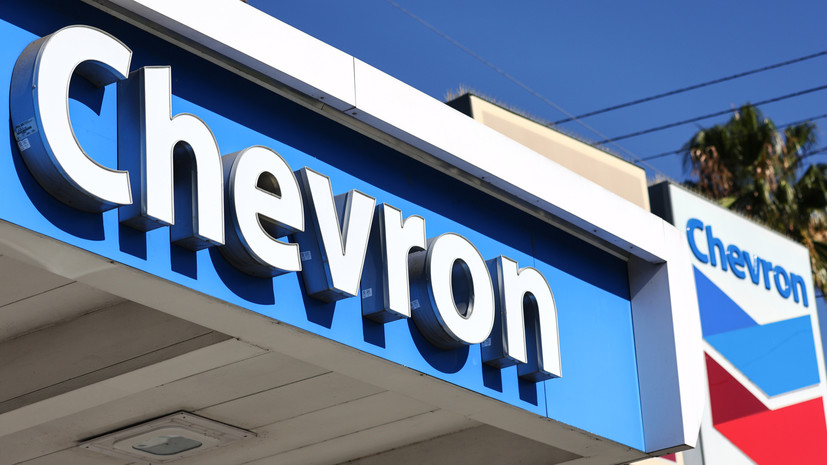 Власти США разрешили компании Chevron импортировать нефть из Венесуэлы