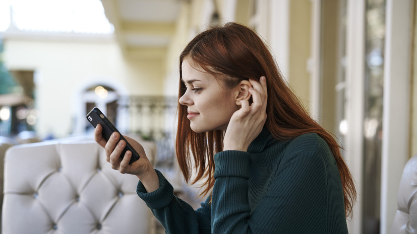 Пластический хирург Велиханов предупредил о рисках изменения овала лица из-за смартфона