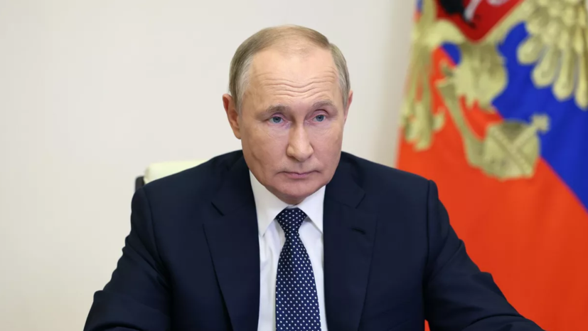Путин назвал скромным уровень зарплат в социальной сфере России