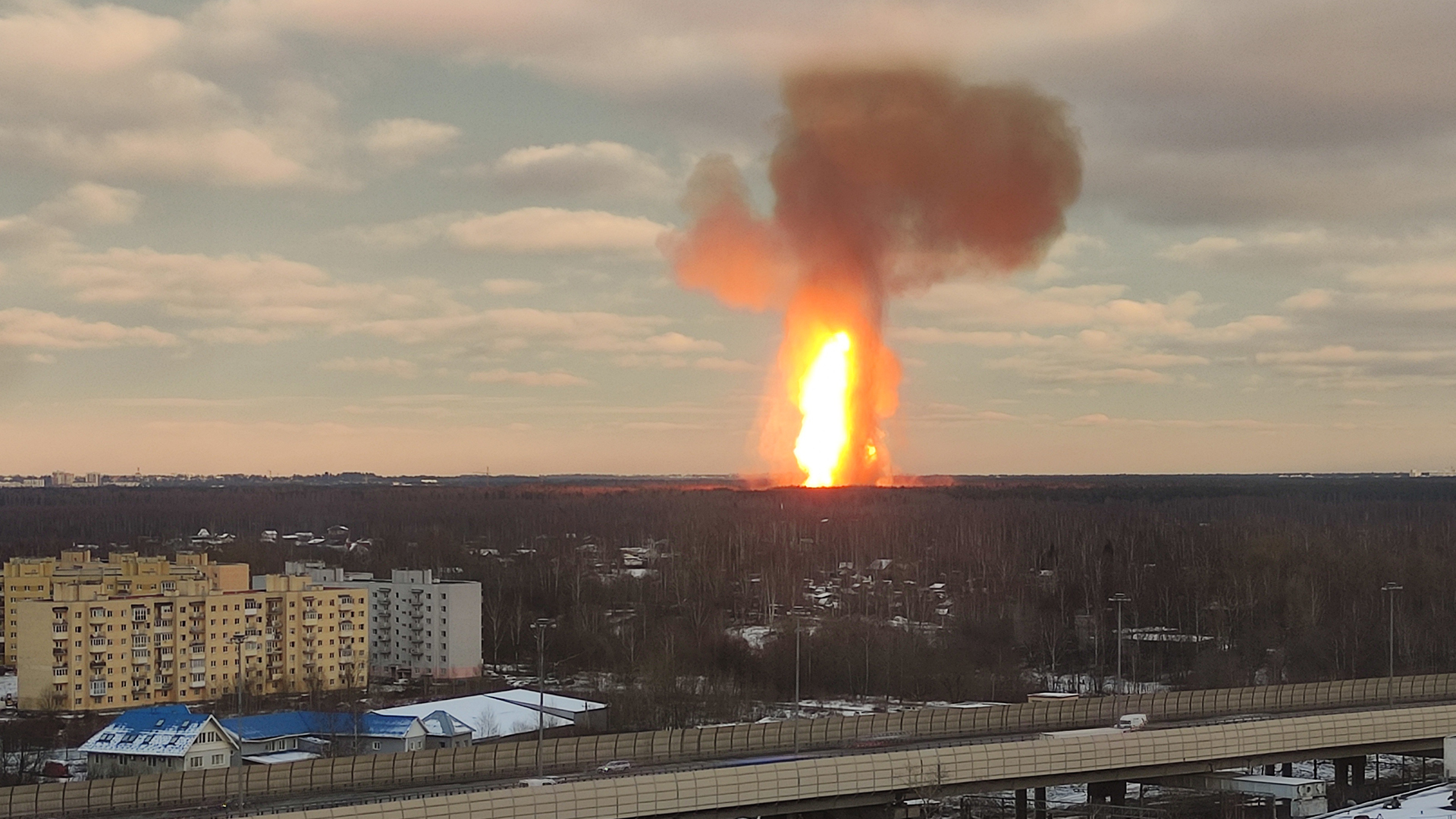 Разгерметизация с возгоранием: что известно о пожаре на участке газопровода  в Ленобласти — РТ на русском