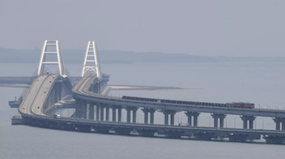 На Крымском мосту приостановят движение автомобилей 8 ноября из-за ремонтных работ
