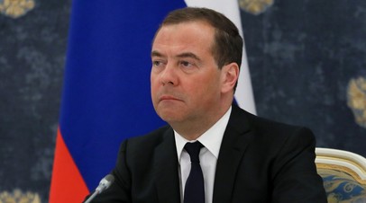 Медведев назвал беззаконным решением резолюцию ООН о репарациях Украине