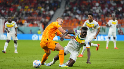 Нидерланды играют вничью с Сенегалом после первого тайма матча ЧМ