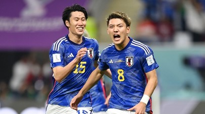 Футболисты сборной Японии Рицу Доан и Даити Камада
