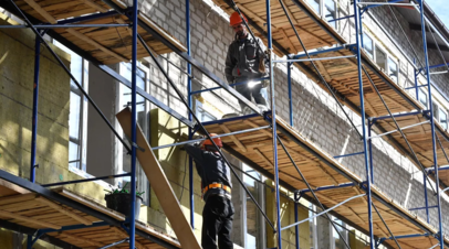 Ямальские строители завершают восстановление ещё одного объекта в Волновахе