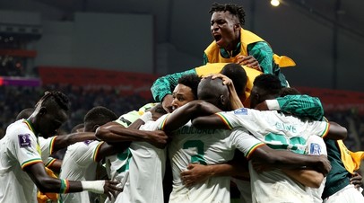 Футболисты сборной Сенегала в матче с командой Эквадора на ЧМ-2022