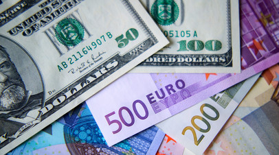 Предновогодний разбег: как могут измениться курсы доллара и евро в декабре