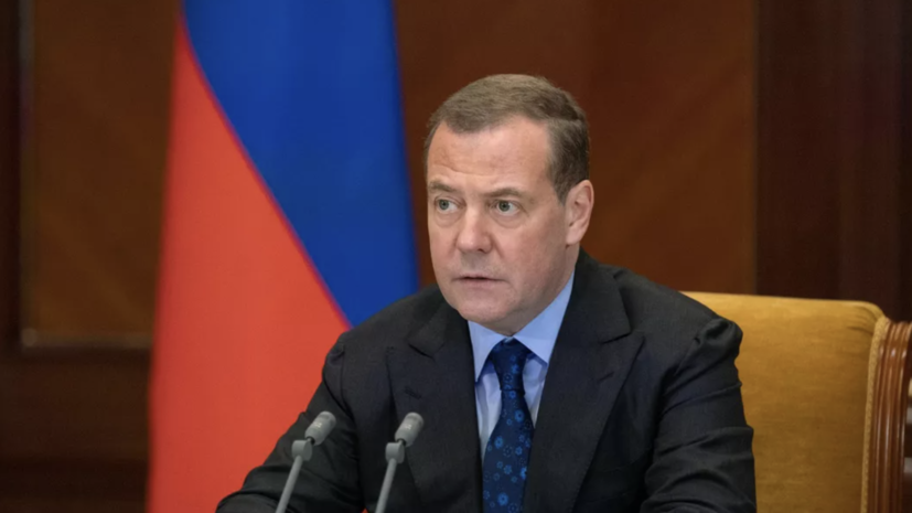 Медведев заявил, что обсудит с главой ЦБ вопрос обмена накоплений в гривнах на рубли