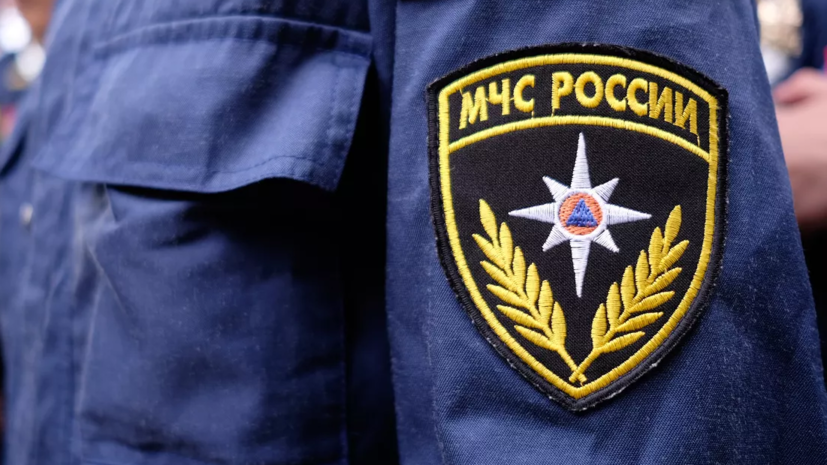 В МЧС заявили о локализации пожара в ангаре с газовыми баллонами на Ямале