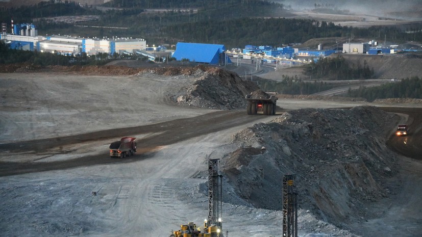 FT: ЕК предлагает запретить инвестиции в горнодобывающий сектор России в рамках новых санкций