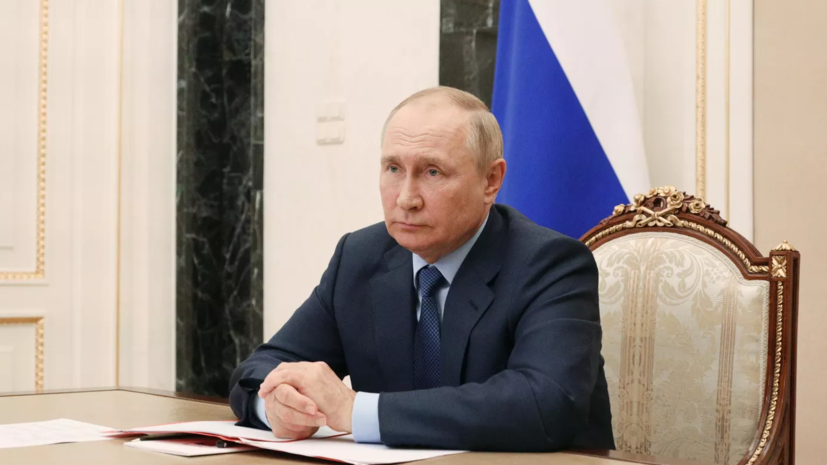 Путин анонсировал дополнительные выплаты медикам первичного звена и скорых с января