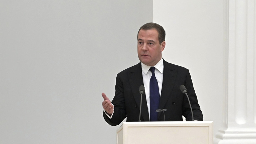 Медведев: благодаря отказу Зеленского от переговоров Россия доделает работу до конца
