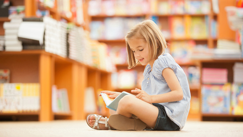 Психолог Кривенкова отметила, что походы в книжный помогут привить ребёнку любовь к литературе